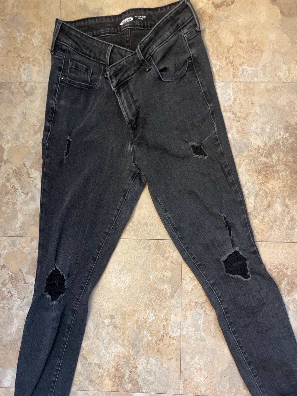 Old Navy Black Ripped Jeans (Size 8, Mid-Rise, Skinny Fit)